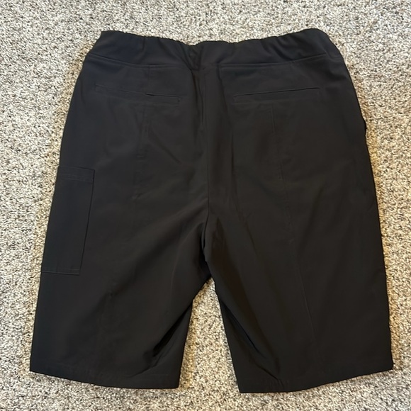Chico’s Zenergy Pull On Elastic Waist Shorts 2 (12) - Picture 4 of 7